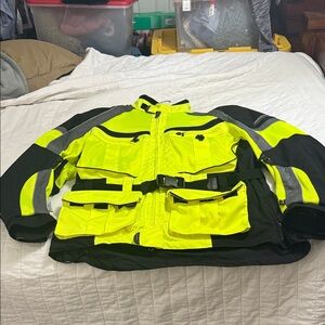 Vibrant Neon Yellow and Black Jacket 2XL: PADDED. BNWOT. NO STAINS FLAWS